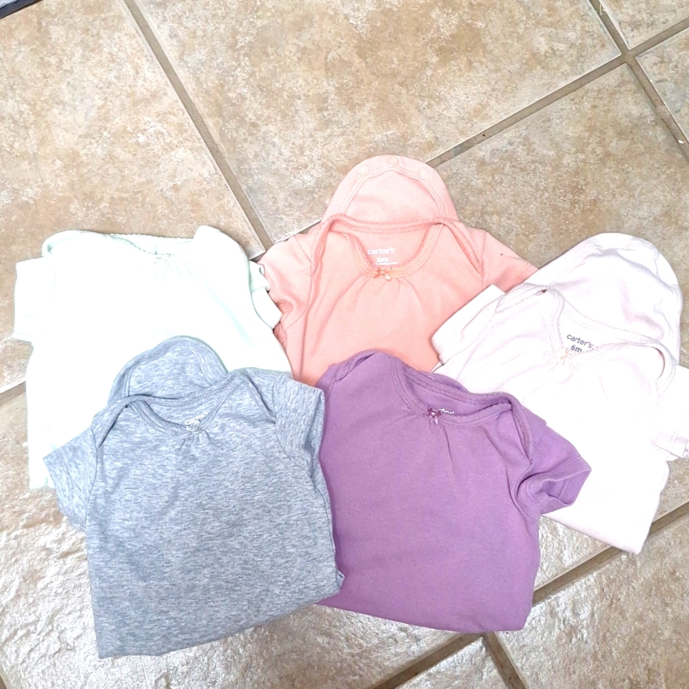 5 set of onsies multicolor. All have no stains.